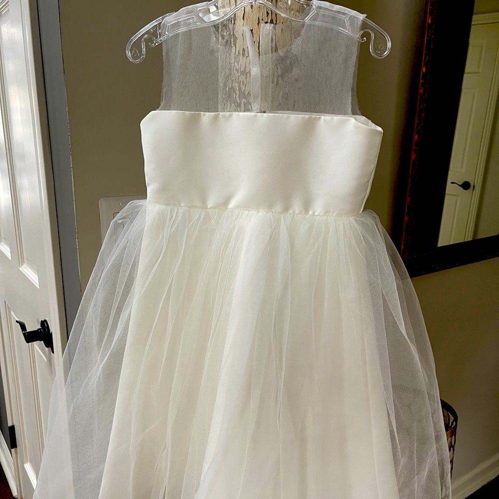 4t flower girl dress,minor alteration,worn once. New $175.Dress by Heidi Elnora.